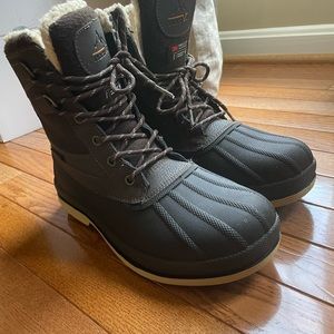 Mens size 7.5 Norti V8 snow boots